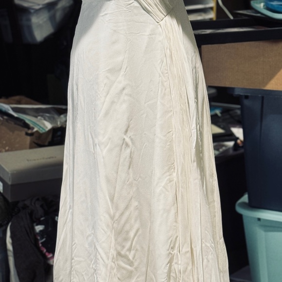 White floor length formal gown. Hoagland New York size 4 - Picture 4 of 7